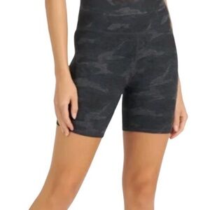 Vuori Women's Dark Camo Bike Shorts